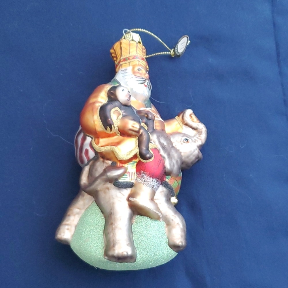 Vintage Santa’s of the Nation’s. Blown Glass. Beautiful.